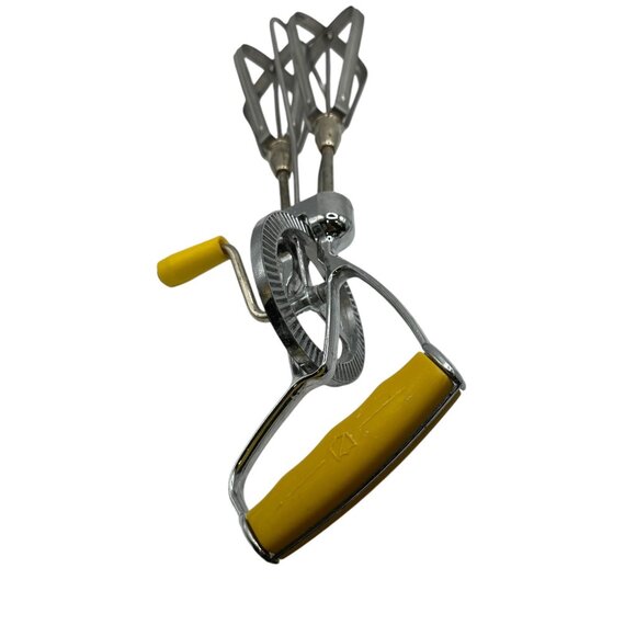 Vintage Hand Crank Egg Beater With Yellow Handle And Chrome Finish - Picture 4 of 10